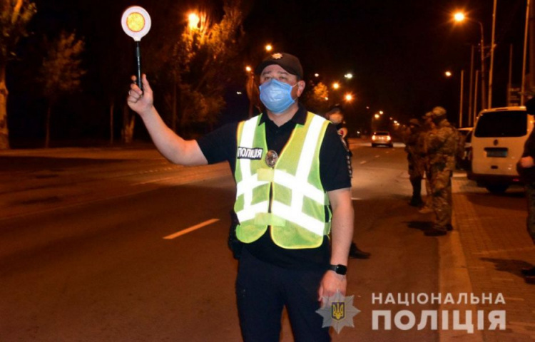 Наркотики, оружие и пьяные водители: полиция провела отработку одного из районов Мариуполя (ФОТО)