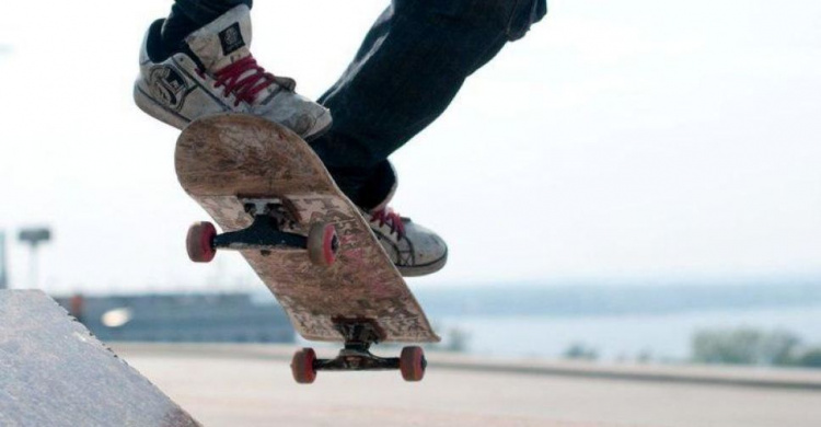 Центр Мариуполя может быть разрушен: молодежи нужен скейт-парк 