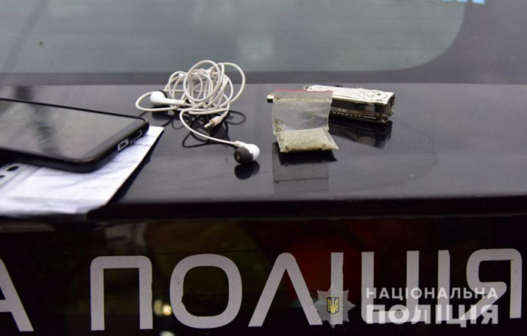 Наркотики, оружие и пьяные водители: полиция провела отработку одного из районов Мариуполя (ФОТО)