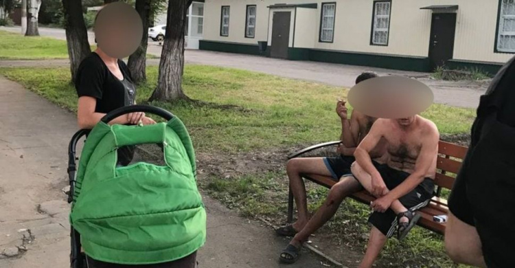 В Мариуполе грабители спрятали чужие деньги в детской коляске