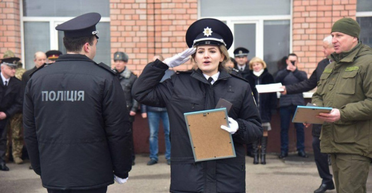 Ряды полиции Донецкой области пополнили более 30 молодых лейтенантов