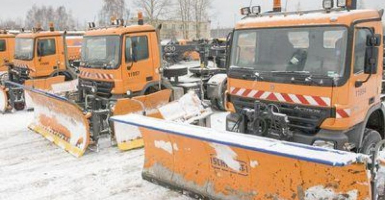 Первый снег в Мариуполе: как справляются коммунальные предприятия?