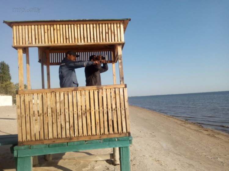 ГСЧС усилили подразделения, занятые поиском пропавших под Мариуполем рыбаков (ФОТО)
