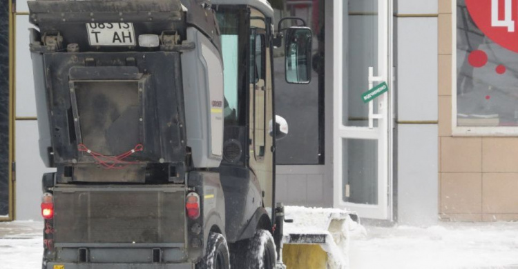 Рождество: Мариуполь освобождают от снежного плена (ФОТО+ВИДЕО)