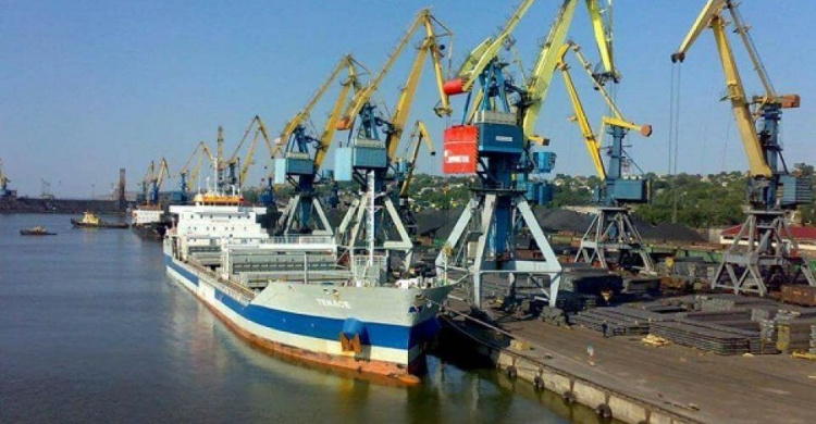 В Мариупольский порт прибыло третье судно для продолжения дноуглубительных работ