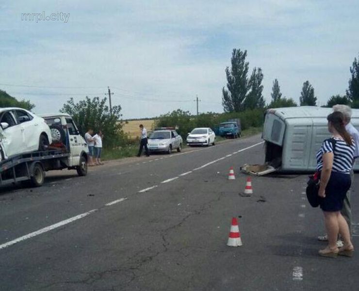 На трассе под Мариуполем в ДТП пострадали 5 человек (ФОТО)