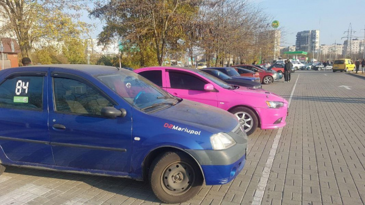 В День автомобилиста в Мариуполе организовали фигурное вождение (ФОТО+ВИДЕО)