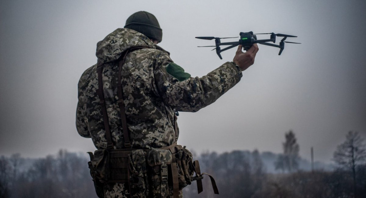 Окупанти злетіли в повітря з гарматою та боєкомплектом під Авдіївкою