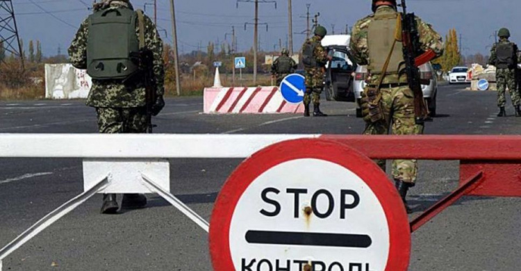 Загранпаспорт подождет: правительство отсрочило новые правила пересечения блокпостов в Донбассе