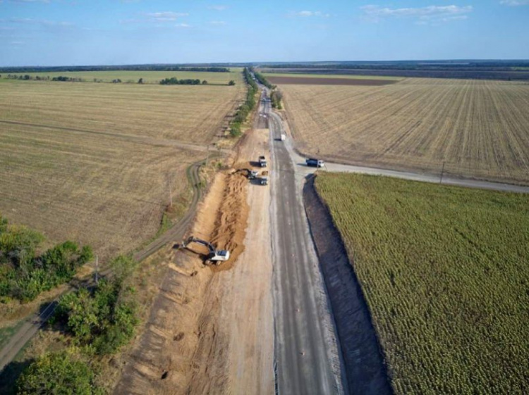 Ремонт и днем и ночью: губернатор Донецкой области показал строительство «дороги жизни» на Мариуполь (ФОТО)