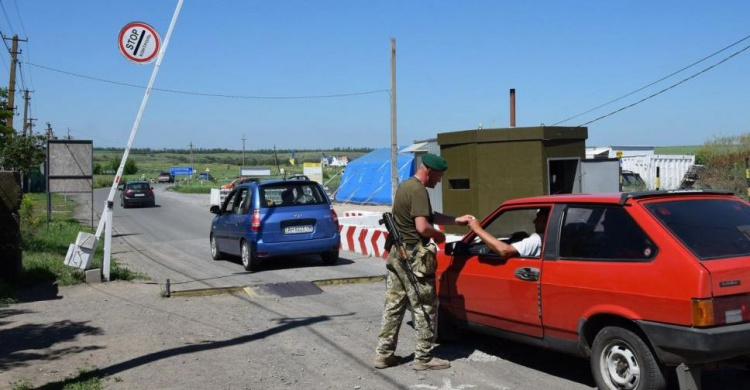 С пограничниками на КПВВ Донбасса пытались «договориться»