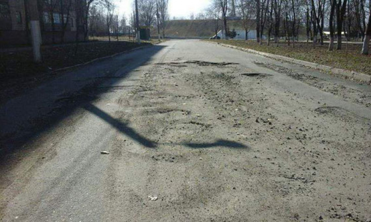 В Донецкой области после зимы обследовали 1,5 тысячи км дорог (ВИДЕО)
