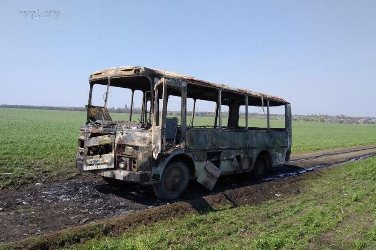 На Донетчине во время движения загорелся автобус (ФОТО)