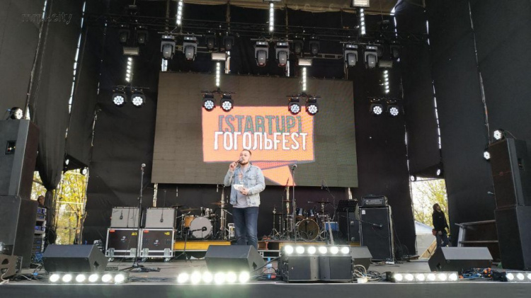 Начало положено: в Мариуполе стартовал GogolFest (ФОТО)