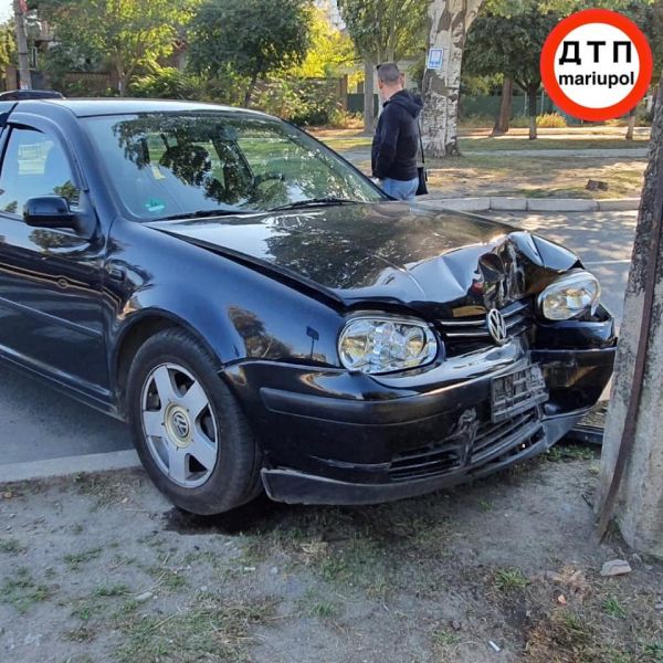 ДТП в Мариуполе: покорёжены четыре автомобиля