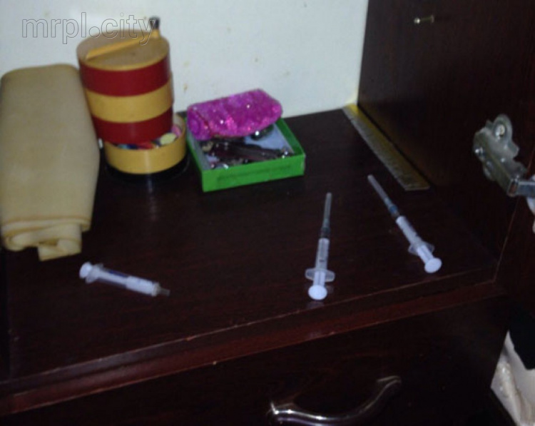 Мать 5-летнего ребенка открыла наркопритон в центре Мариуполя (ФОТО)