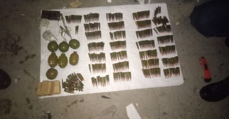 Оружие, наркотики, взрывчатка: в Мариуполе обнаружен гараж с «сюрпризом» (ФОТО)