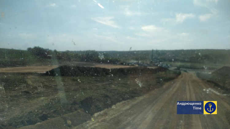 Між Новоазовськом та Маріуполем окупанти розширюють дорогу і ведуть роботи для будівництва залізниці - Андрющенко