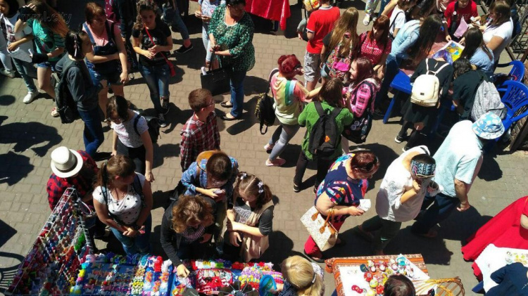 Косплей, ярмарка и мастер-классы: в Мариуполе проходит фестиваль азиатской культуры (ФОТО)