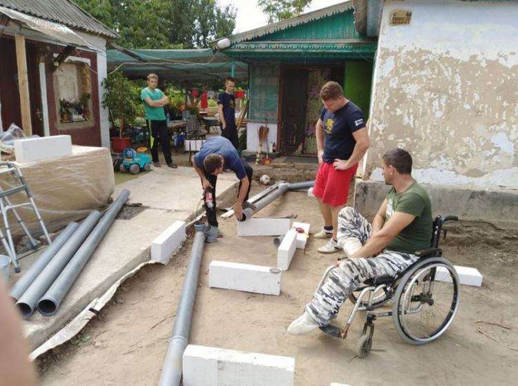 В Мариуполе ищут волонтеров для помощи военному (ФОТО)