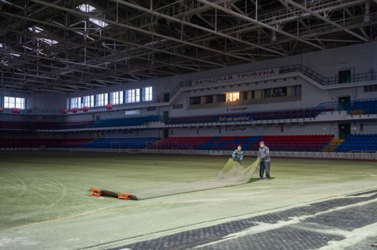 В СК «Ильичевец» в Мариуполе заменят покрытие футбольного поля (ФОТО)