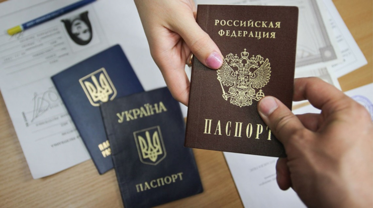 Окупанти шантажують жителів Донбасу, аби змусити їх отримати російські паспорти
