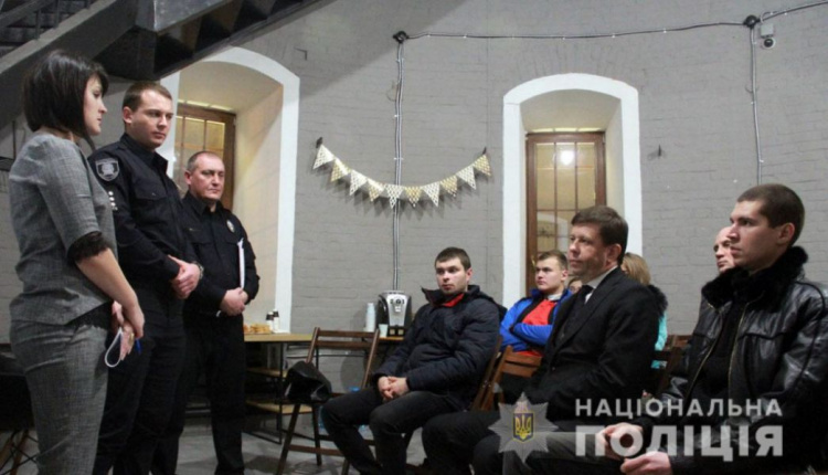Мариупольцы будут патрулировать город вместе с полицейскими (ФОТО)