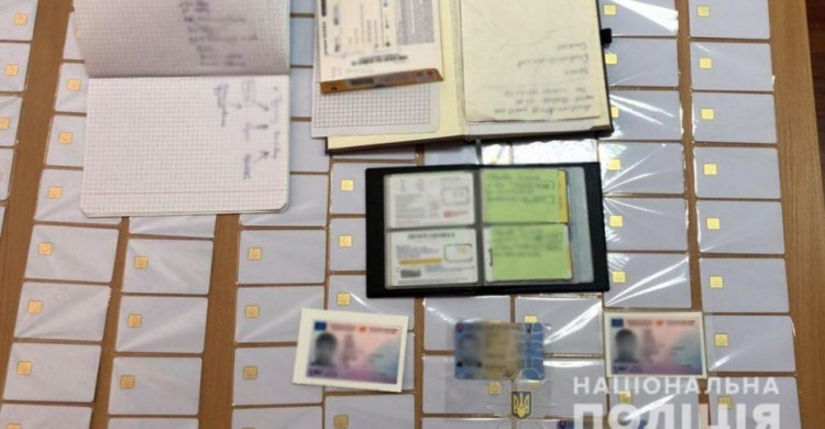 Полицейские Донетчины раскрыли схему оформления «липовых» паспортов ЕС в Украине