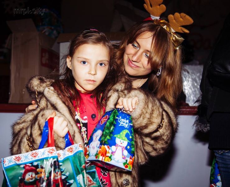 Олени Святого Николая доставили более 1,5 тыс. подарков детям Донбасса (ФОТО)