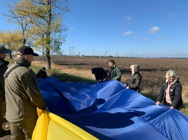 Над оккупированным Донецком в День защитника на шарах поднялся украинский флаг (ФОТО)