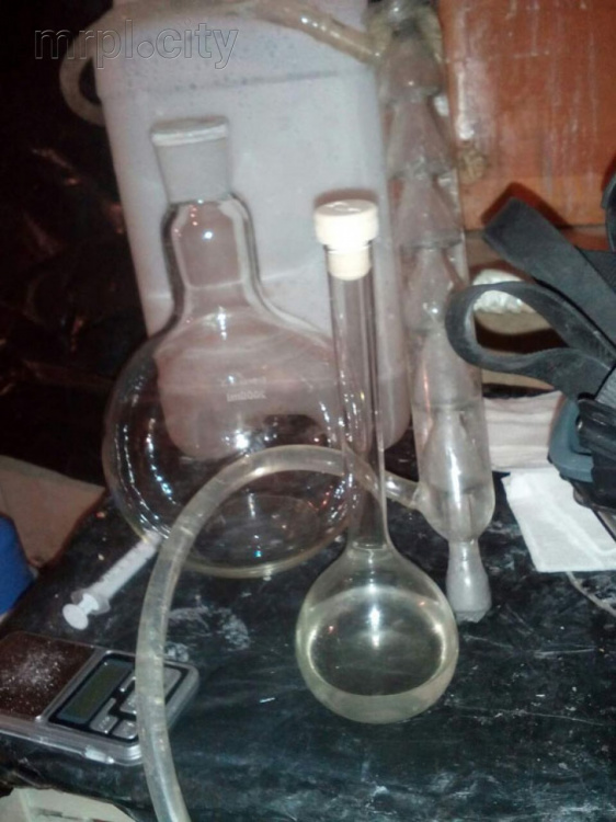 Двое мариупольских «химиков» зарабатывали в день по 5000 гривен на производстве наркотика (ФОТО)
