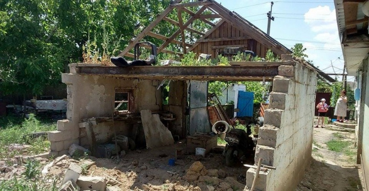 Старики в поселках под Мариуполем ждут смерти, не прячась в убежища (ФОТО+ВИДЕО)