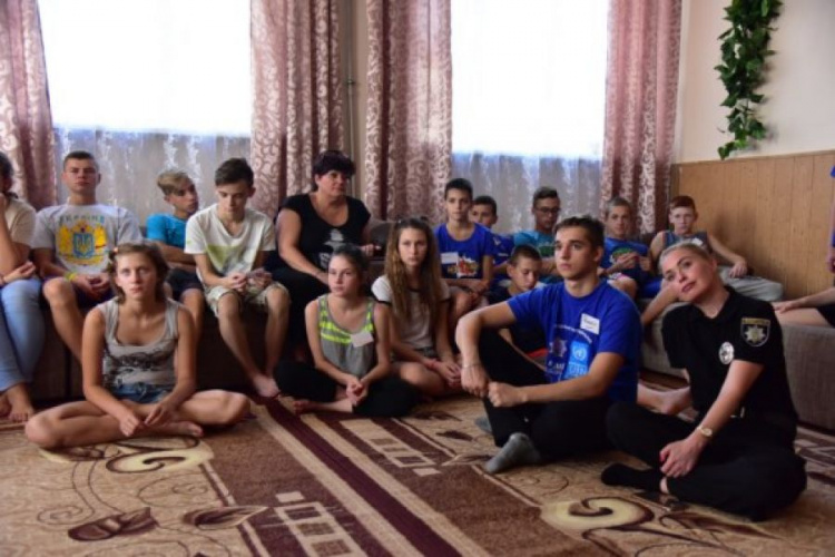 Мариупольские подростки стали тренерами для сверстников (ФОТО+ВИДЕО)