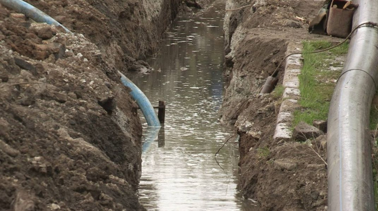 Конец потопа: в мариупольской Новоселовке заменят водовод протяженностью около 200 метров (ФОТО)