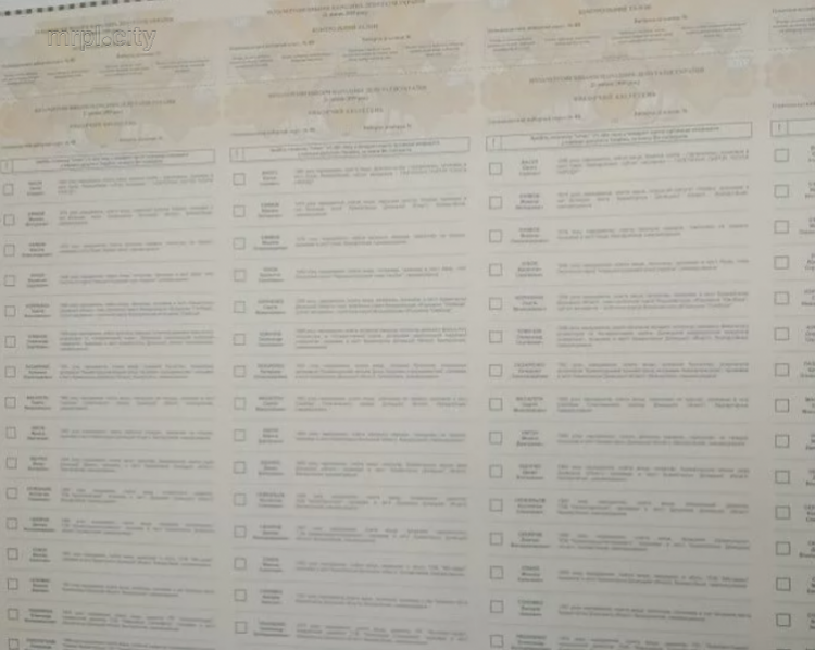 Высота бюллетеней на выборы в Раду равна Килиманджаро (ФОТО)