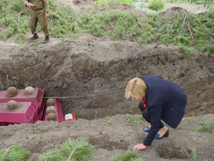 В Донецкой области перезахоронили останки воинов Второй мировой войны (ФОТО)