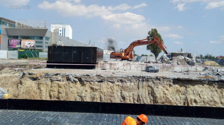 Реконструкция площади Свободы: когда в Мариуполе откроют фонтан за 24 млн грн (ФОТО)
