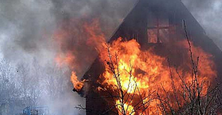 В Мариуполе вспыхнул пожар в частном доме: есть пострадавшие 