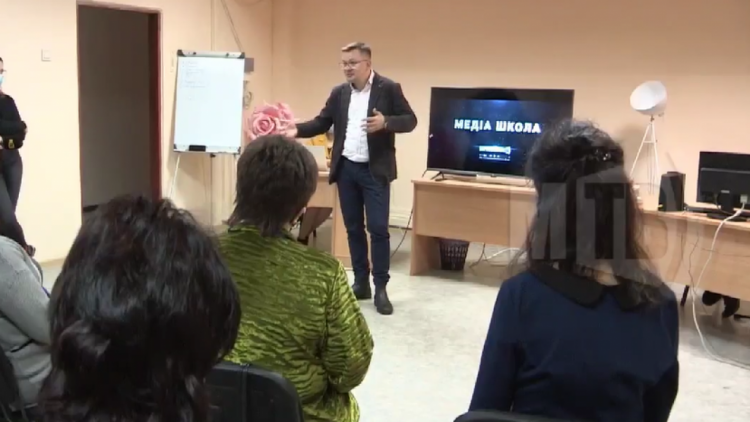 На «Мариупольском телевидении» педагогов учат преподавать онлайн