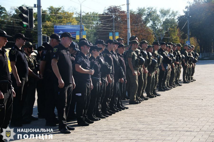Усиленные патрули работают на улицах Мариуполя (ФОТО)