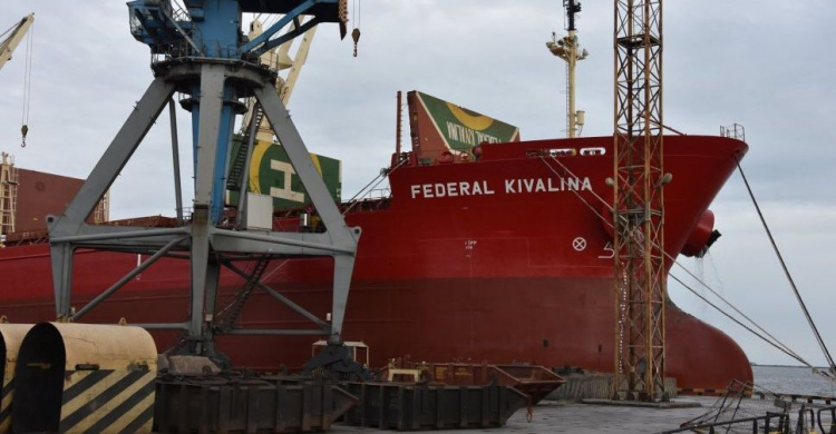 Впервые за 10 лет судно из мариупольского порта отправится в Канаду