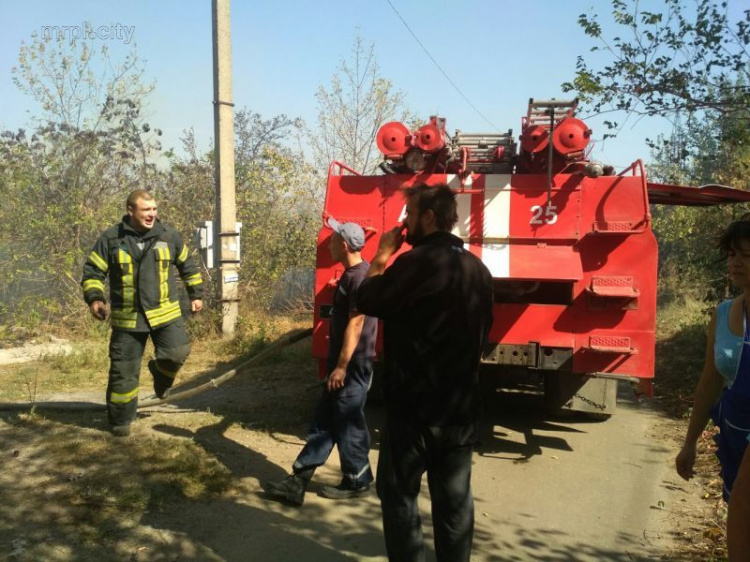 В Мариуполе пожар совпал с аварийным отключением воды (ФОТОФАКТ)
