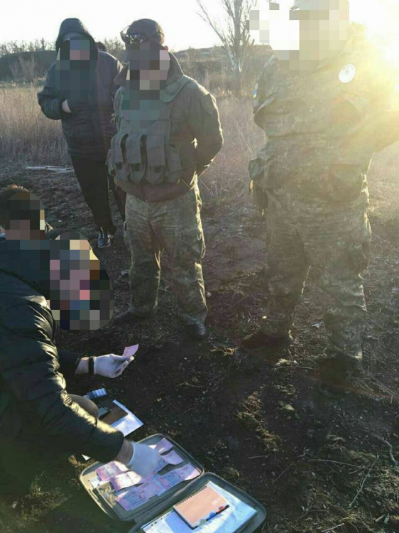 Двух полицейских в Донецкой области разоблачили на взятке