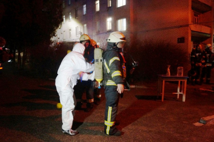 В «ковидной» больнице Запорожья при пожаре погибла врач и трое пациенток на ИВЛ (ДОПОЛНЕНО)