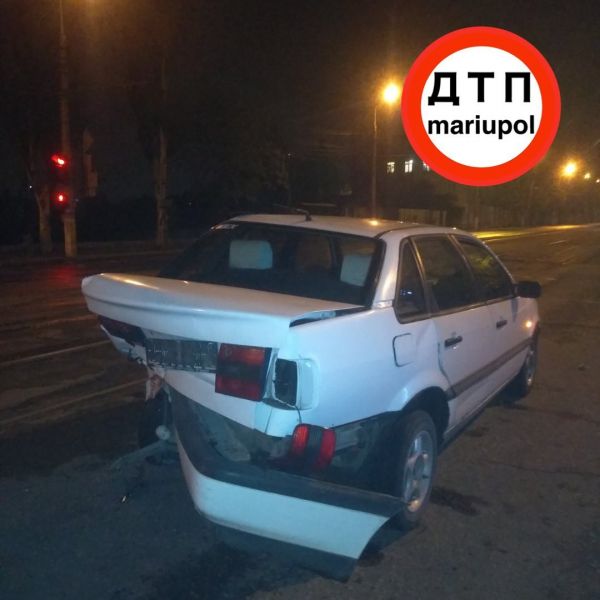 В Мариуполе пьяный водитель разбил две машины и сбежал с места ДТП