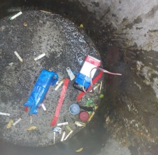 На Театральной площади в Мариуполе утром обнаружен в урне взрывоопасный предмет (ФОТО)