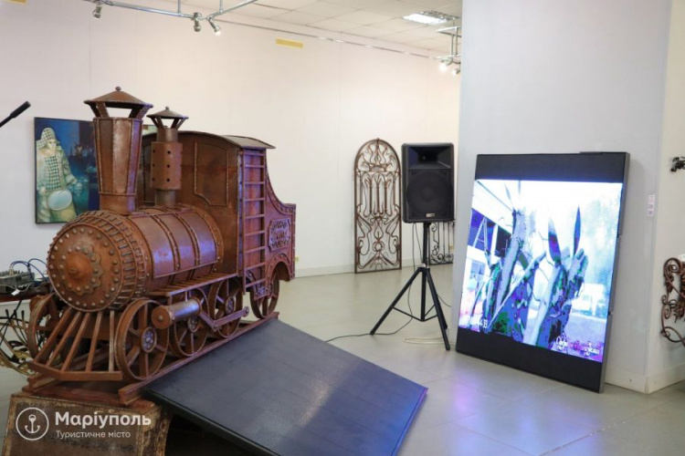 Мастера кузнечного искусства показали мариупольцам уникальные экспозиции ручной работы
