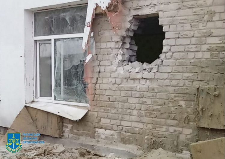 Лицей с учениками обстрелян боевиками на Донбассе. Ранены гражданские и военный