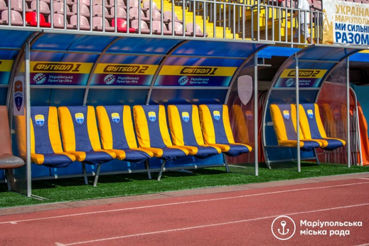 Яркие краски и комфорт: в Мариуполе обновили стадион-десятитысячник (ФОТО)