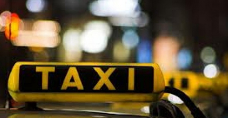 Таксист помогал осужденным с оккупированных территорий выманивать деньги у доверчивых мариупольцев